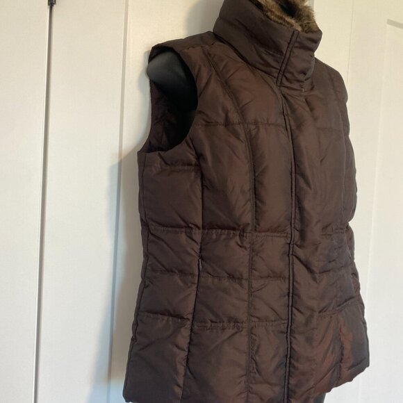 Eddie Bauer Premium Goose Down Puffer Vest Dark Brown Snap Zip Close Size Medium - Picture 2 of 7
